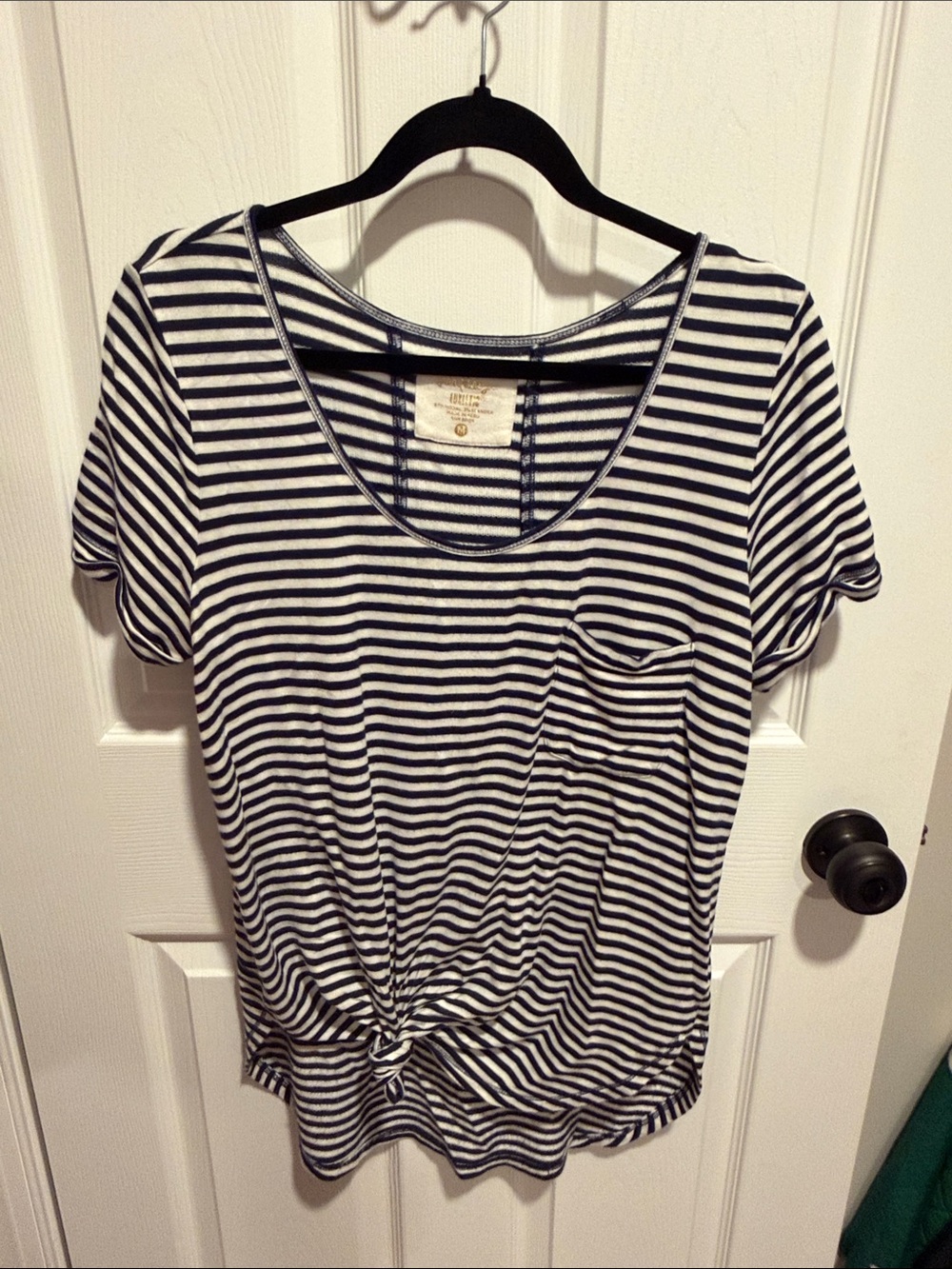 Lilly Pulitzer Striped Knot-Front Scoop Neck Tee - Navy/White